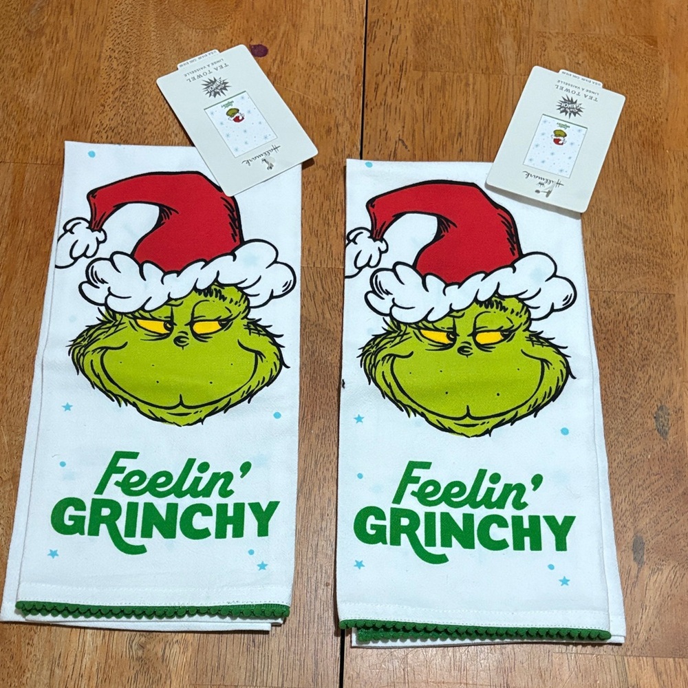 NWT GRINCH KITCHEN TEA TOWELS SET OF 2